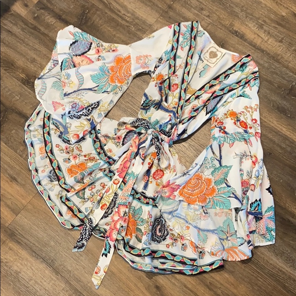Bell sleeve floral patterned mini dress